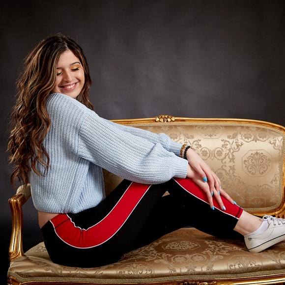 Meet your Posher, Selena - Picture 3 of 4